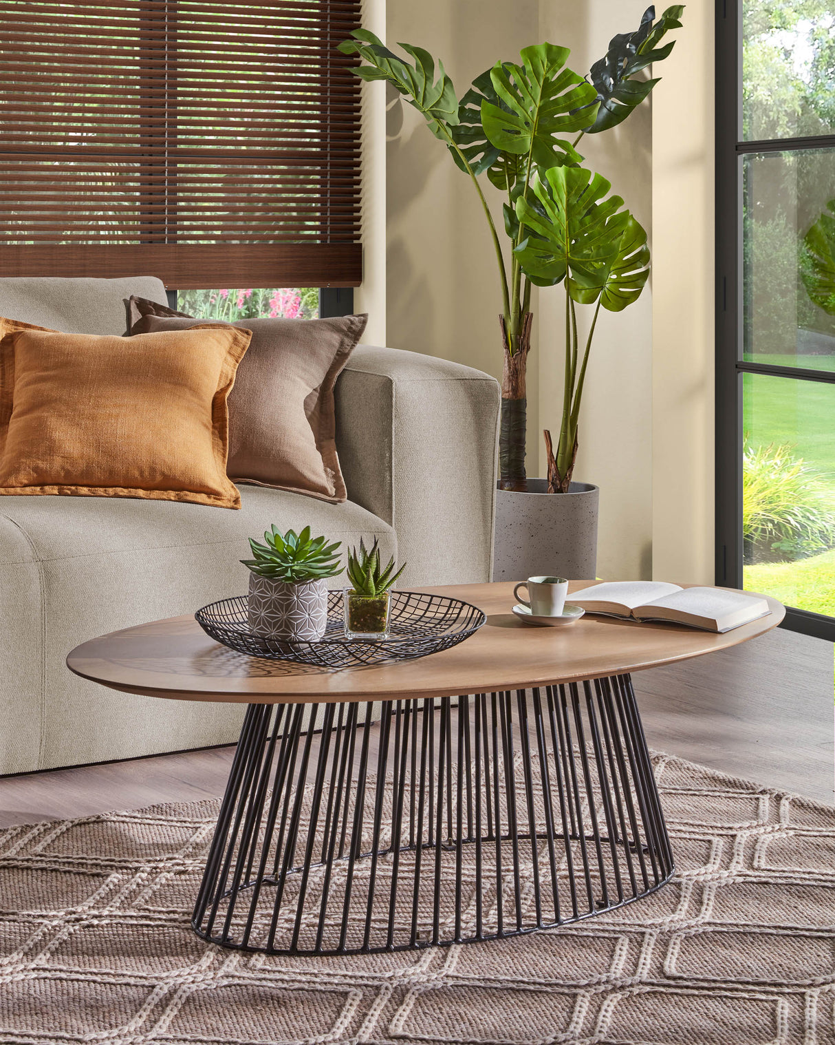 Leska Couchtisch 120 x 65 cm massives Mangoholz und Beine aus Stahl mit schwarzem Finish - ZEN ZONE Furniture