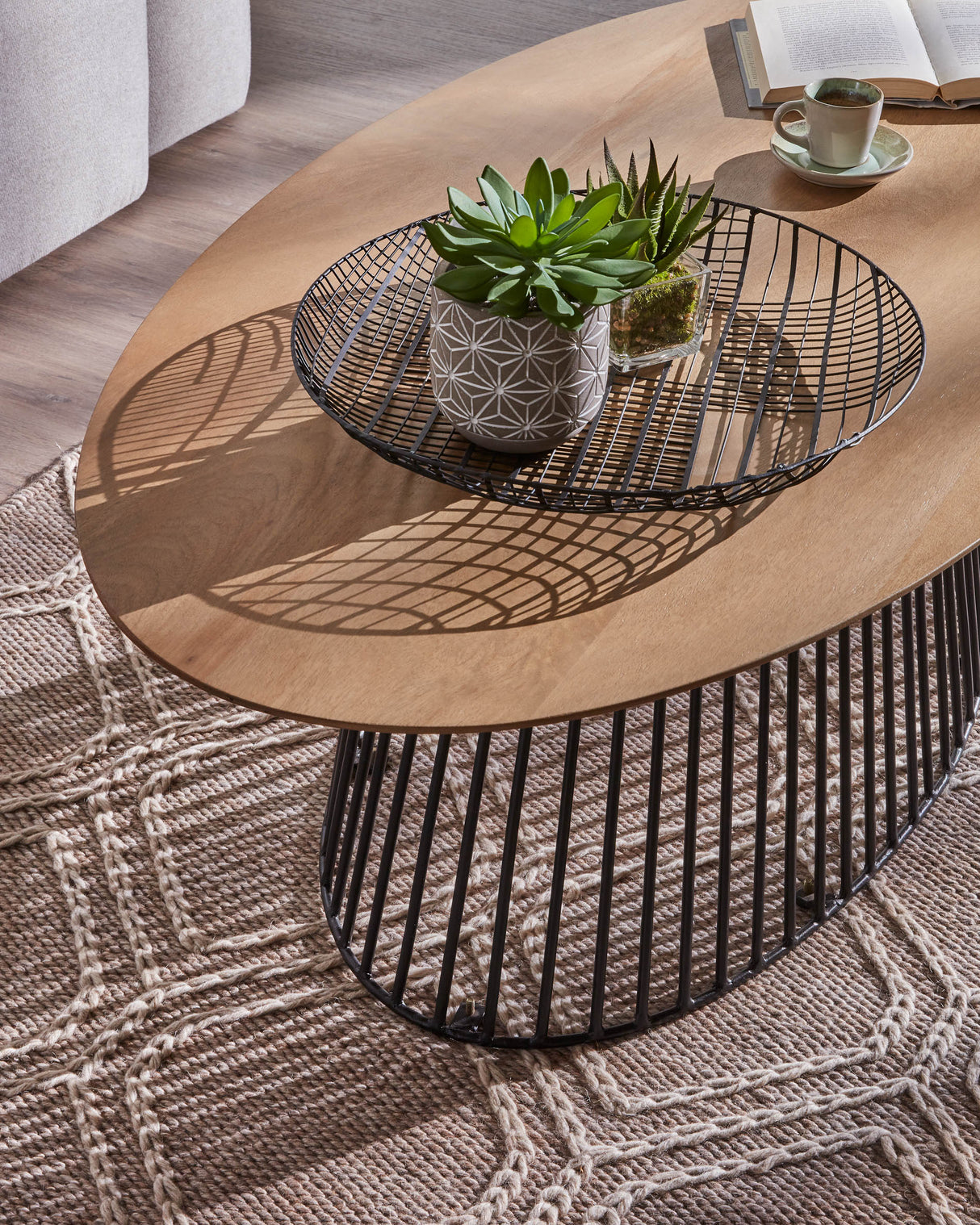 Leska Couchtisch 120 x 65 cm massives Mangoholz und Beine aus Stahl mit schwarzem Finish - ZEN ZONE Furniture