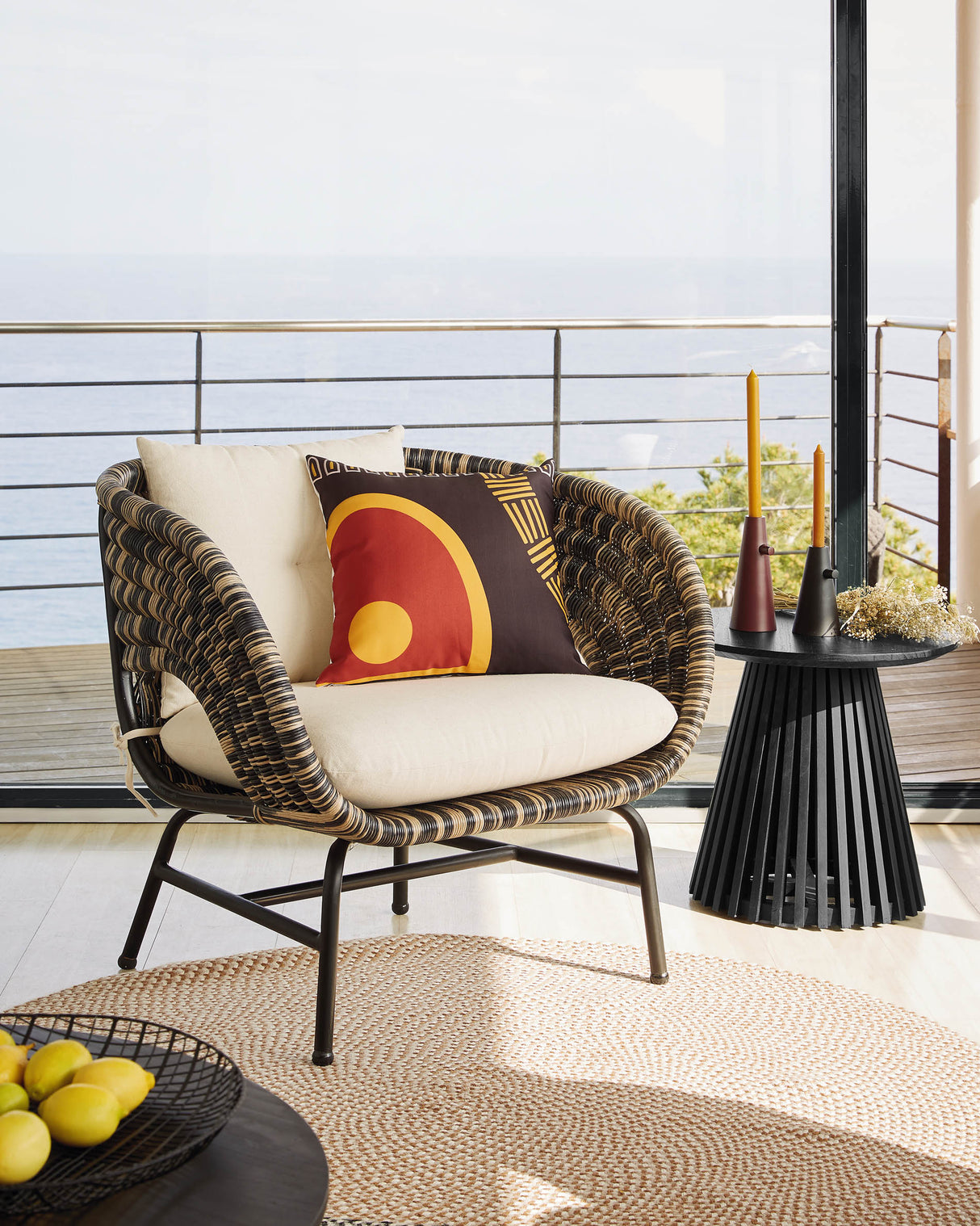 Jeanette Beistelltisch aus massivem Mindiholz schwarz Ø 50 cm - ZEN ZONE Furniture