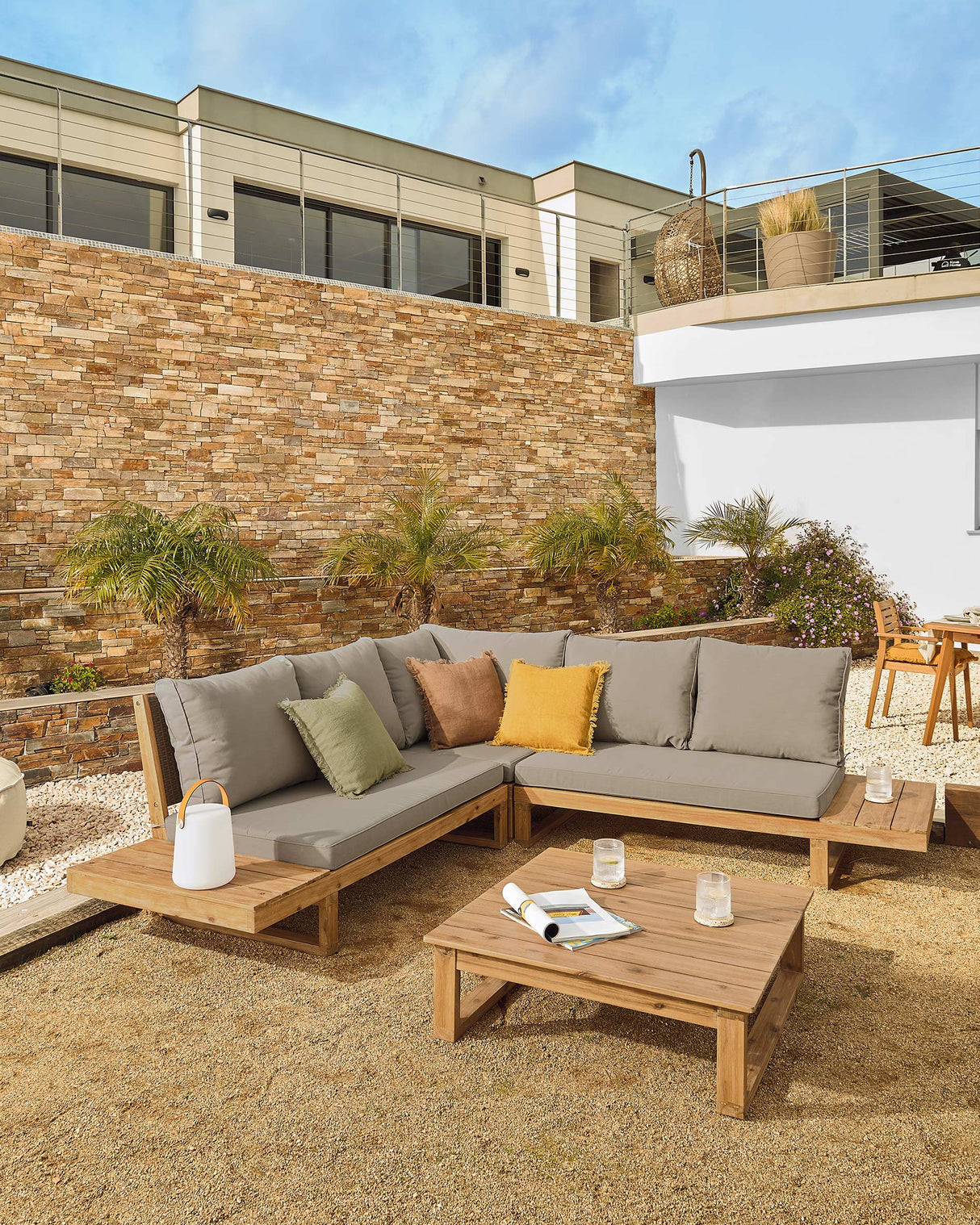 Flaviina Set 5-Sitzer Ecksofa und Tisch aus massivem Akazienholz FSC 100% - ZEN ZONE Furniture