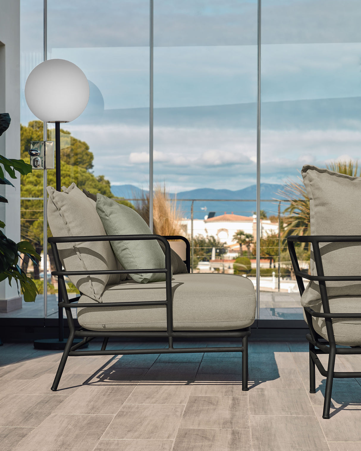 Mareluz Sessel aus schwarzem Stahl - ZEN ZONE Furniture