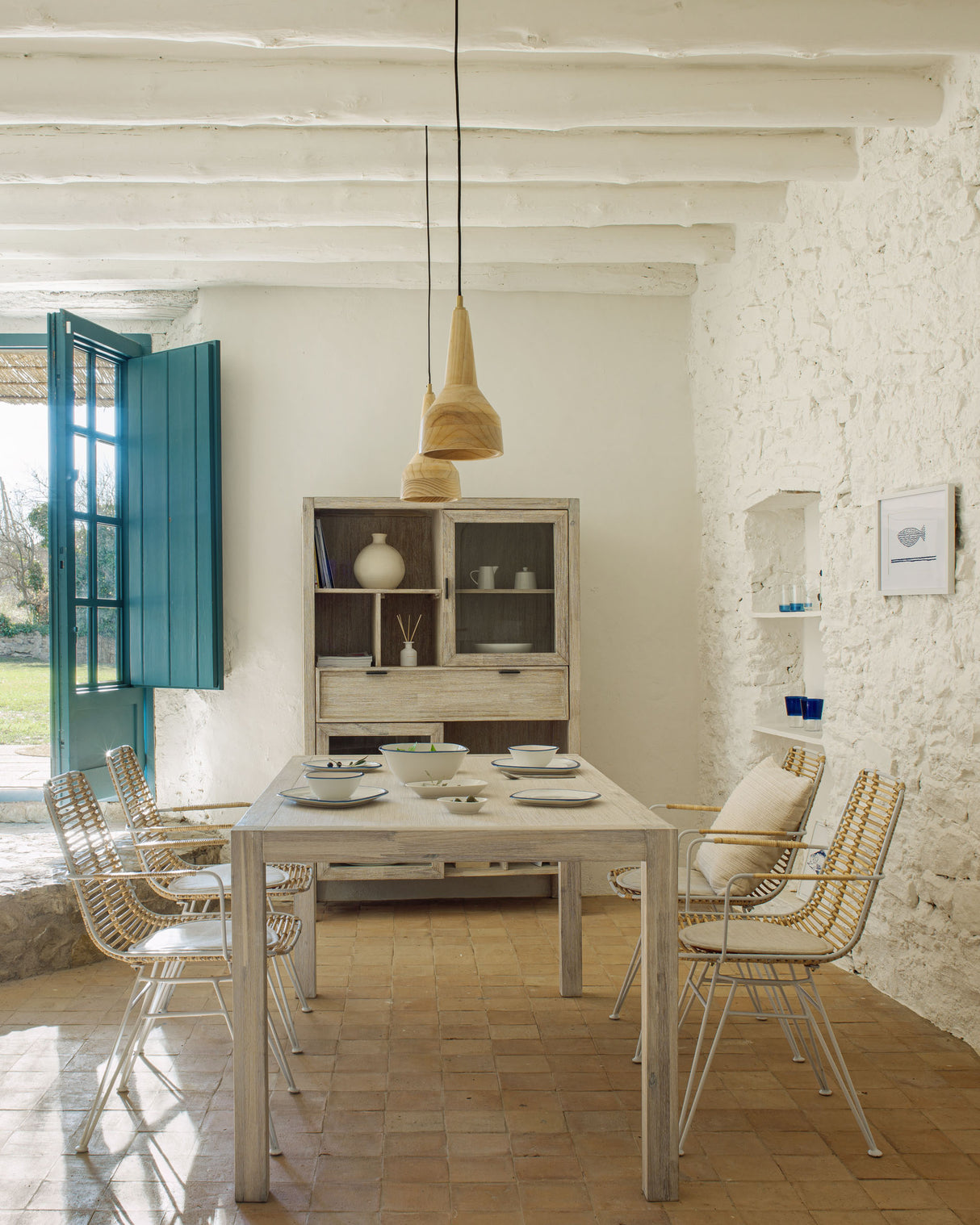 Tishana Stuhl mit Armlehnen aus Rattan und Stahl weiß - ZEN ZONE Furniture