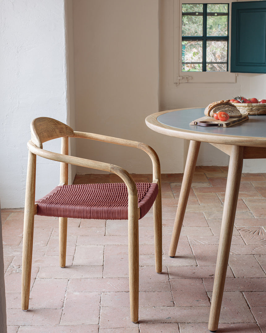 Nina stapelbarer In/Outdoor Stuhl aus massivem Akazienholz und Seil in der Farbe Terrakotta - ZEN ZONE Furniture