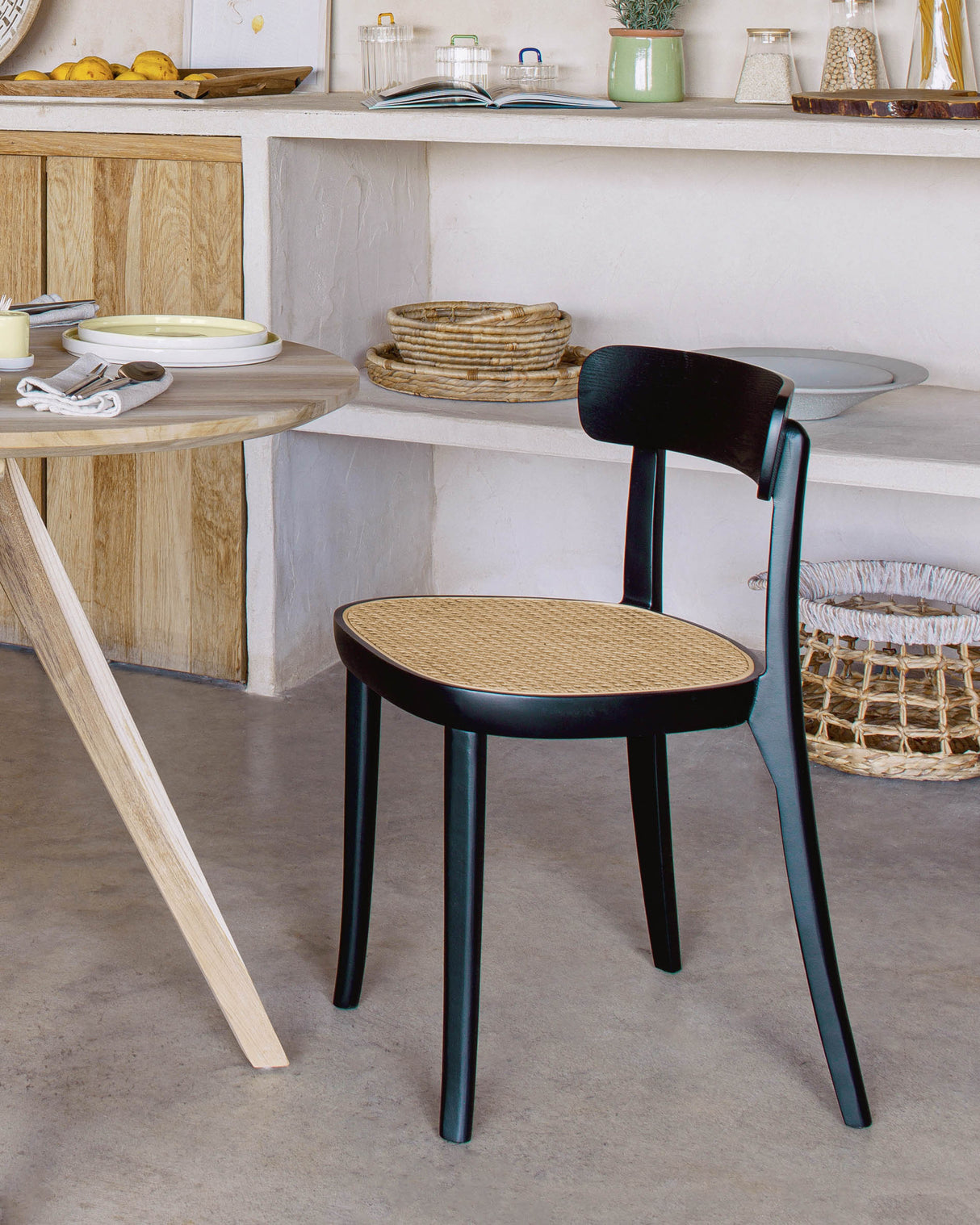 Romane Stuhl aus Buchenholz mit schwarzem Finish, Eschenfurnier und Rattan - ZEN ZONE Furniture