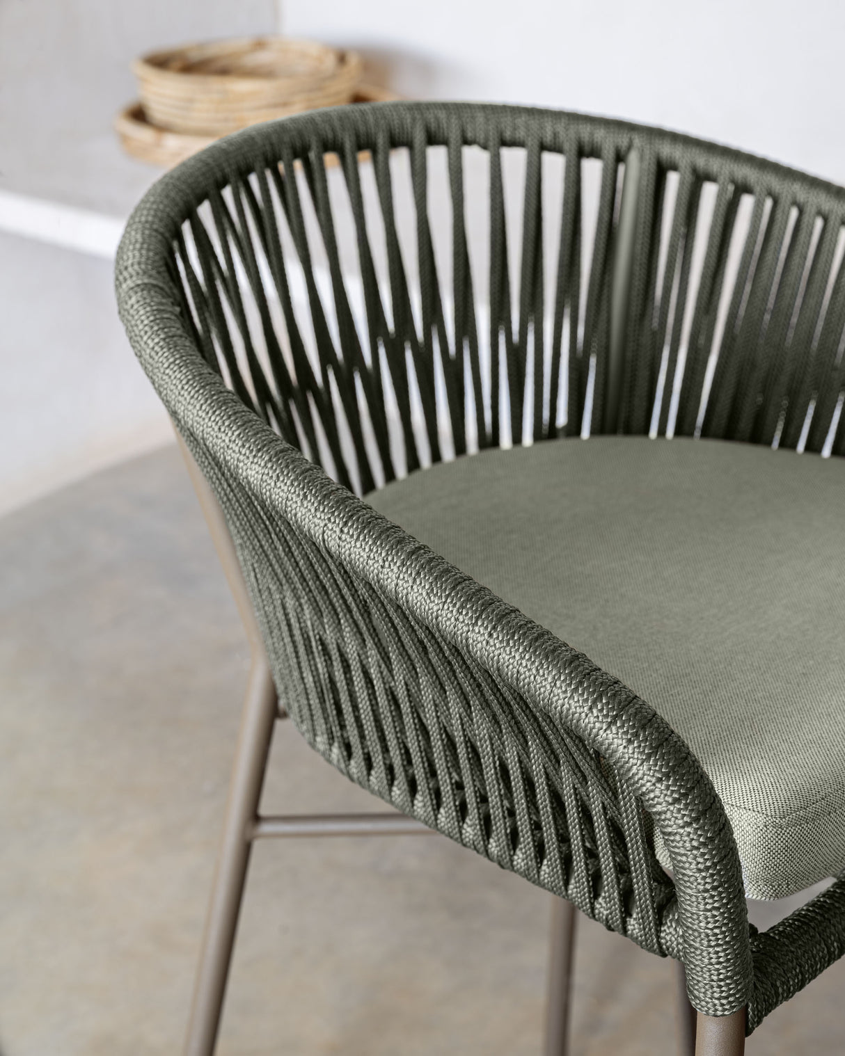 Yanet Hocker aus Seil in grün und verzinktem Stahl Höhe 58 cm - ZEN ZONE Furniture