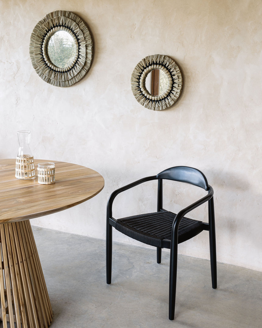 Nina stapelbarer Stuhl aus massivem Akazienholz mit mattschwarzem Finish und schwarzem Seil - ZEN ZONE Furniture