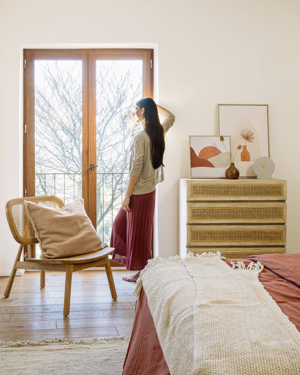 Rexit Kommode mit 4 Schubladen aus massivem Holz und Mindi Furnier mit Rattan 90 x 93 cm - ZEN ZONE Furniture