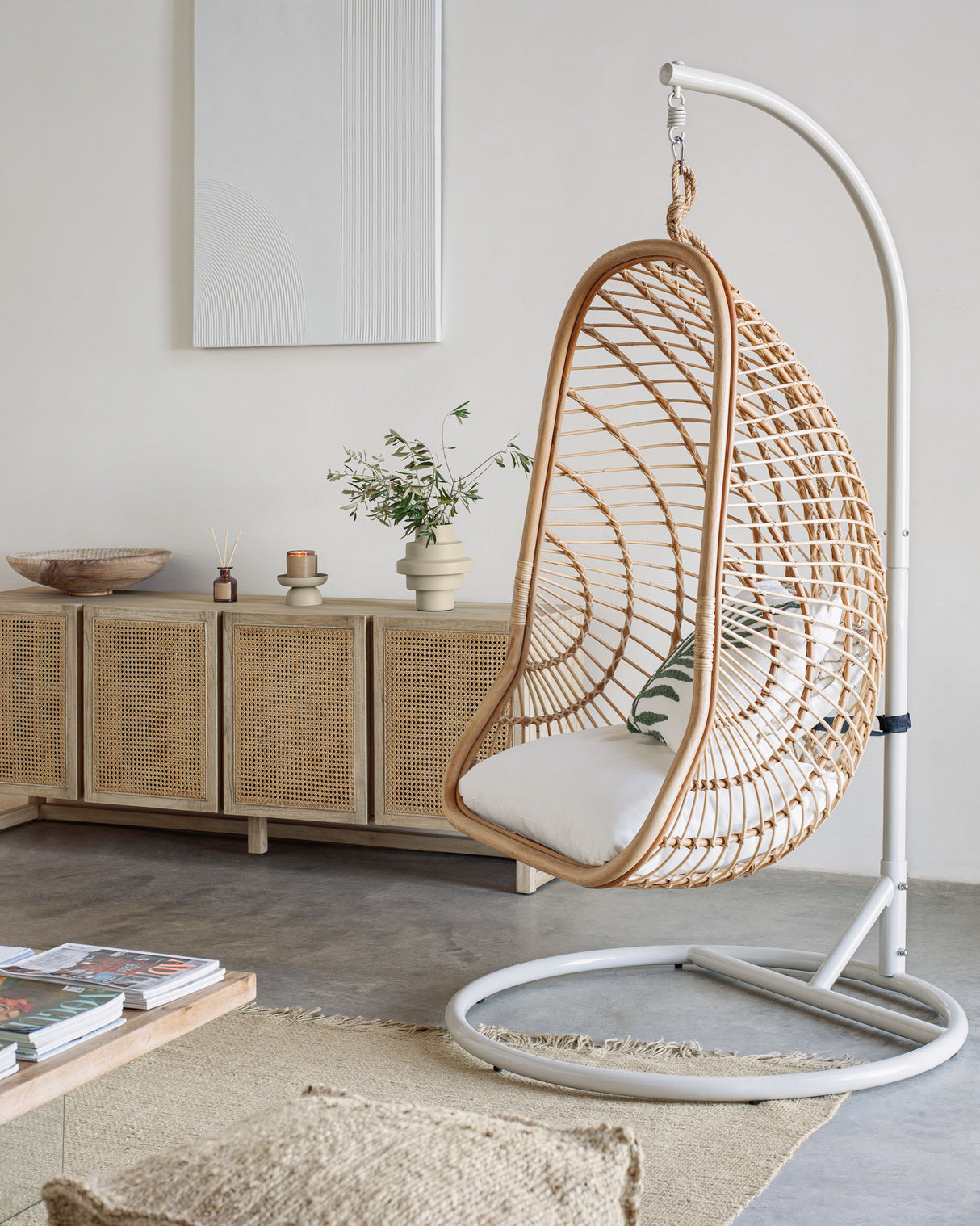 Hängesessel Ekaterina aus Rattan mit Standfuß in Dunkelgrau - ZEN ZONE Furniture