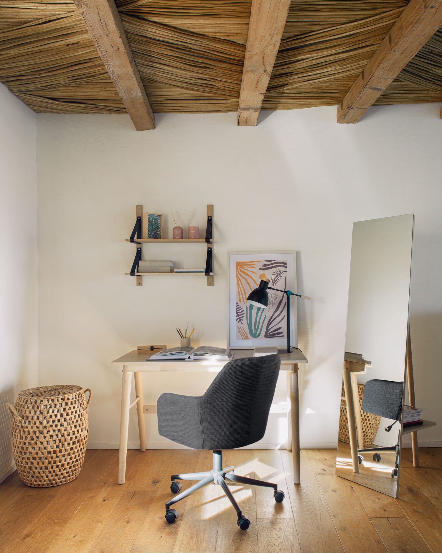 Madina Schreibtischstuhl dunkelgrau mit Beinen aus Stahl in Mattschwarz - ZEN ZONE Furniture