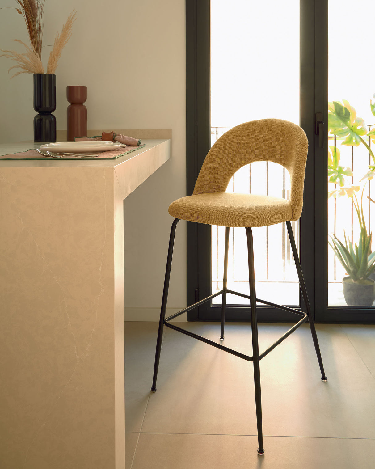 Mahalia Barhocker senfgelb und Stahl mit schwarzem Finish Höhe 63 cm - ZEN ZONE Furniture