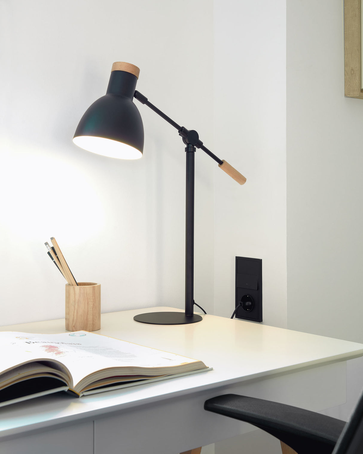 Tescarle Tischlampe, schwarz - ZEN ZONE Furniture