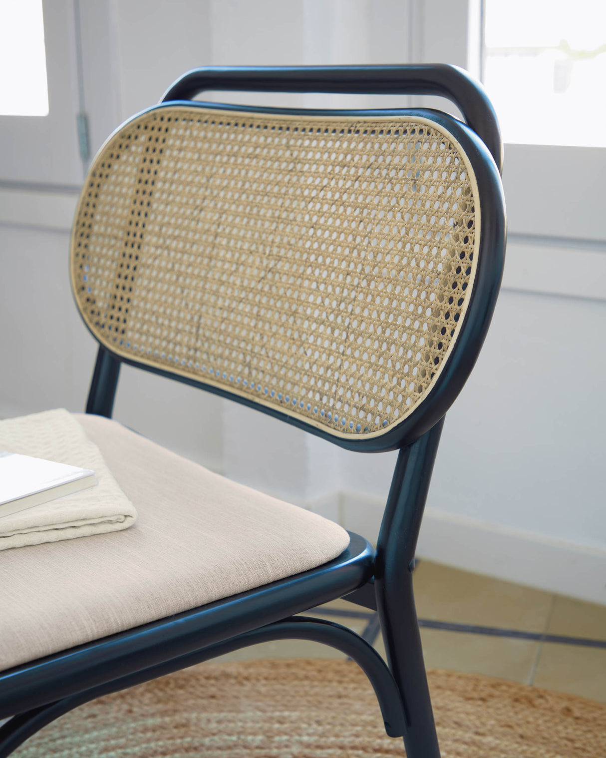 Doriane Sessel massive Ulme schwarzes Lackfinish gepolsterter Sitz - ZEN ZONE Furniture