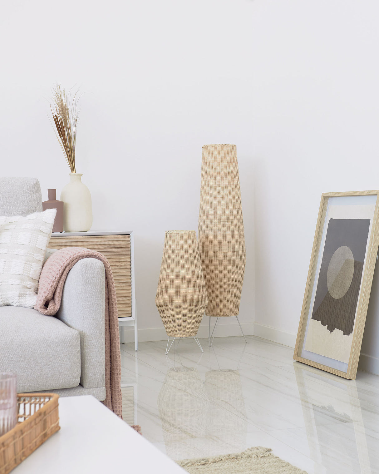 Kamaria mittelgroße Tischlampe aus Rattan mit natürlichem Finish - ZEN ZONE Furniture