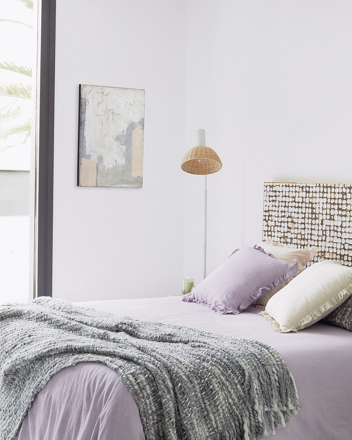 Damila Stehlampe aus Metall weiß und Rattan mit natürlichem Finish - ZEN ZONE Furniture