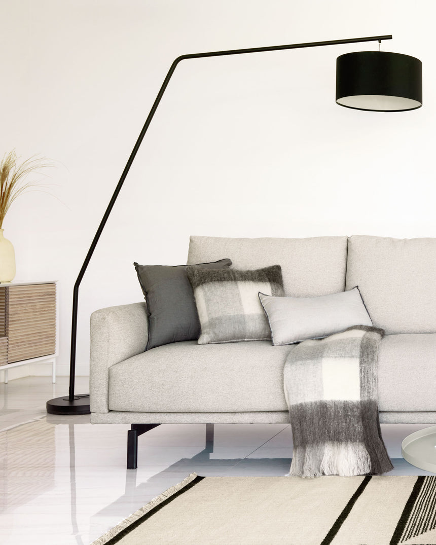 Ciana Stehlampe aus Metall mit schwarzem Finish und Lampenschirm aus Baumwolle - ZEN ZONE Furniture