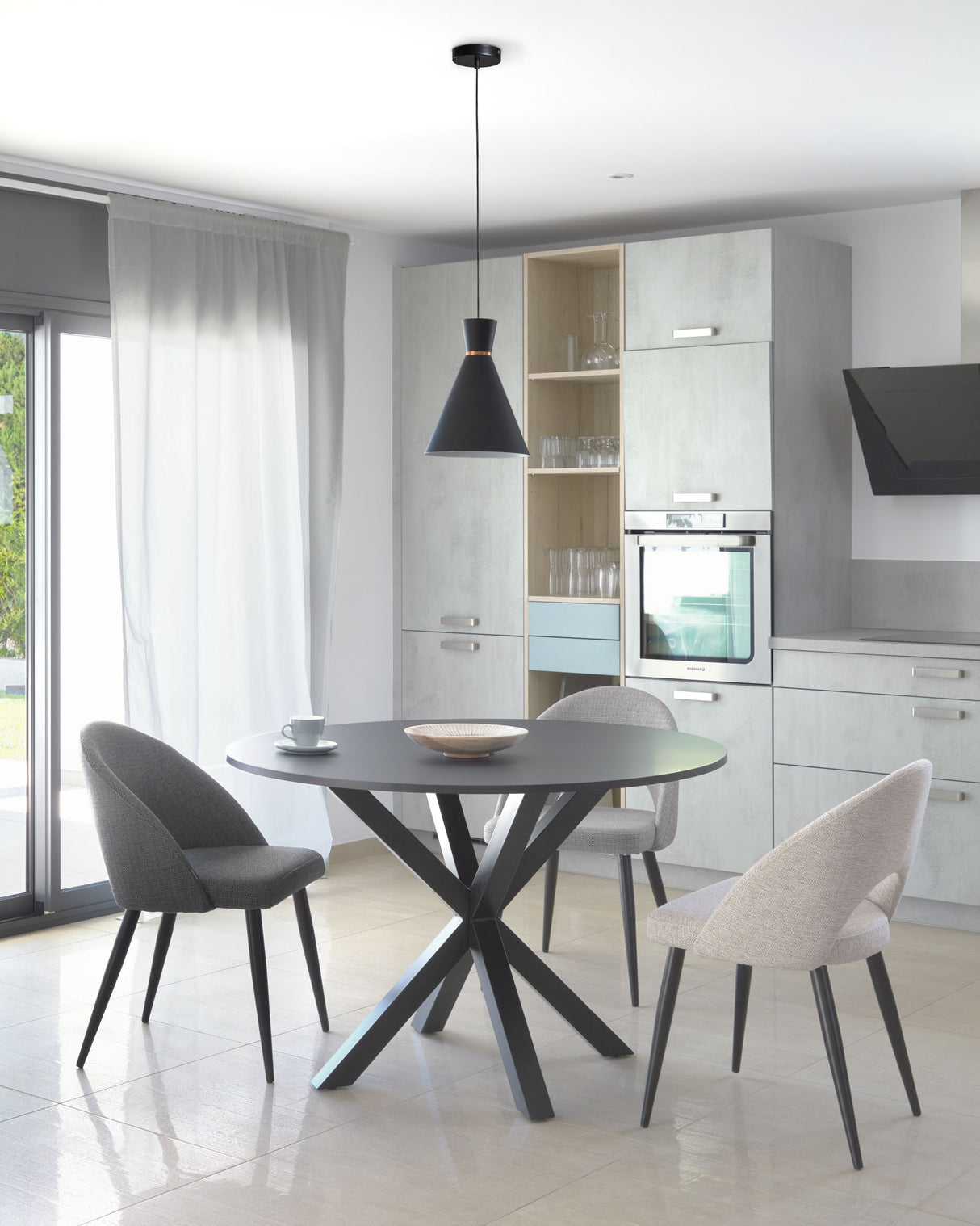 Stuhl Mael beiger mit Stahlbeinen mit schwarzem Finish - ZEN ZONE Furniture