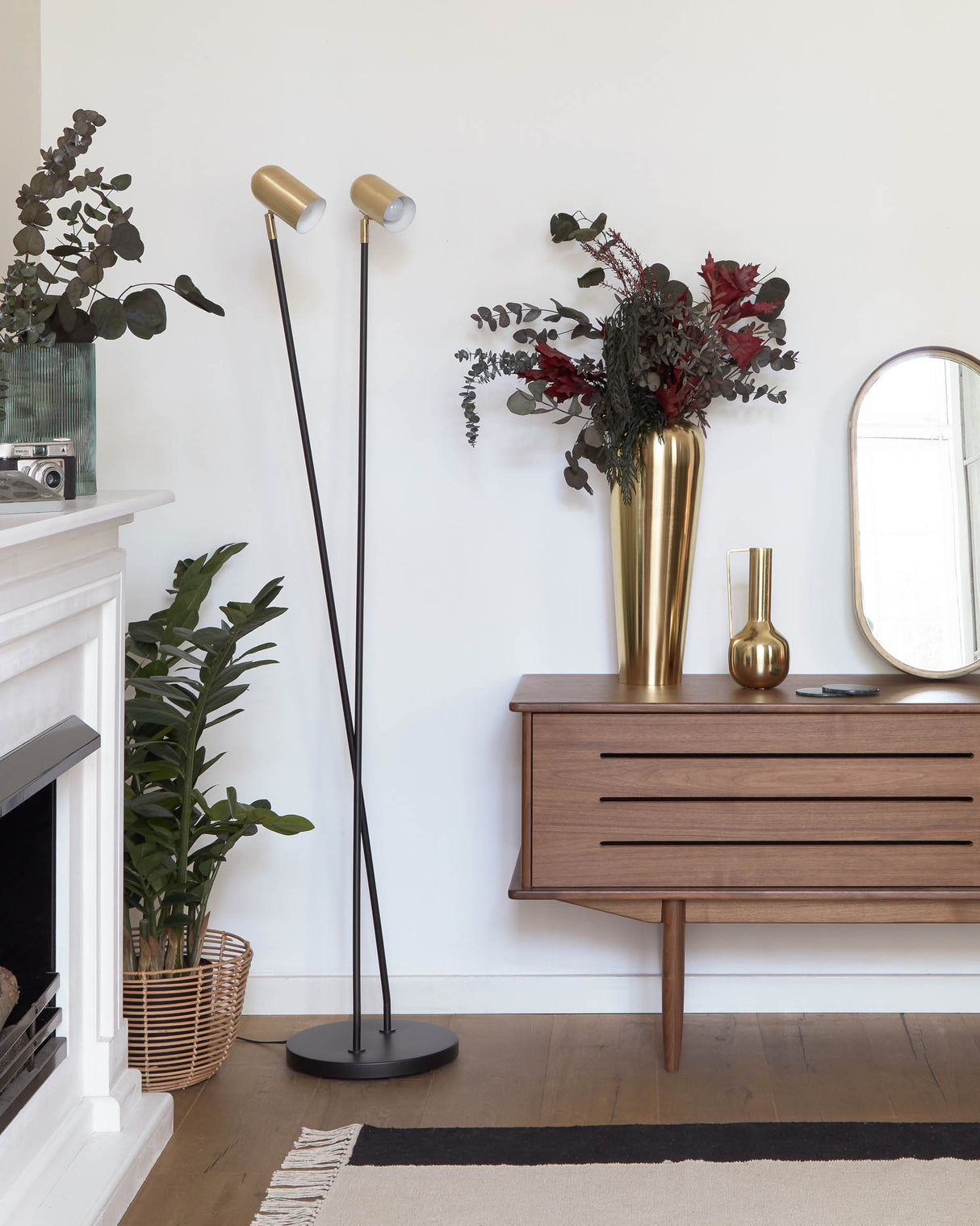 Carolin TV-Schrank 1 Türe und 1 Schublade aus Nussholzfurnier 180 x 63,5 cm - ZEN ZONE Furniture