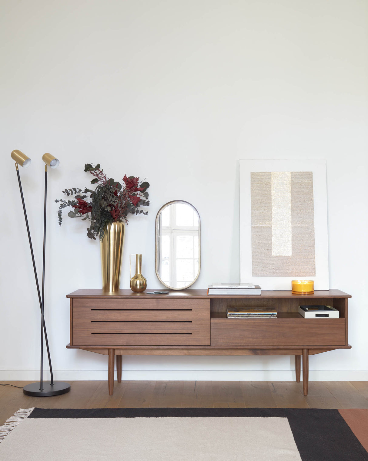 Clemence Stehlampe aus schwarzem Metall und goldfarbenen Lampenschirmen - ZEN ZONE Furniture