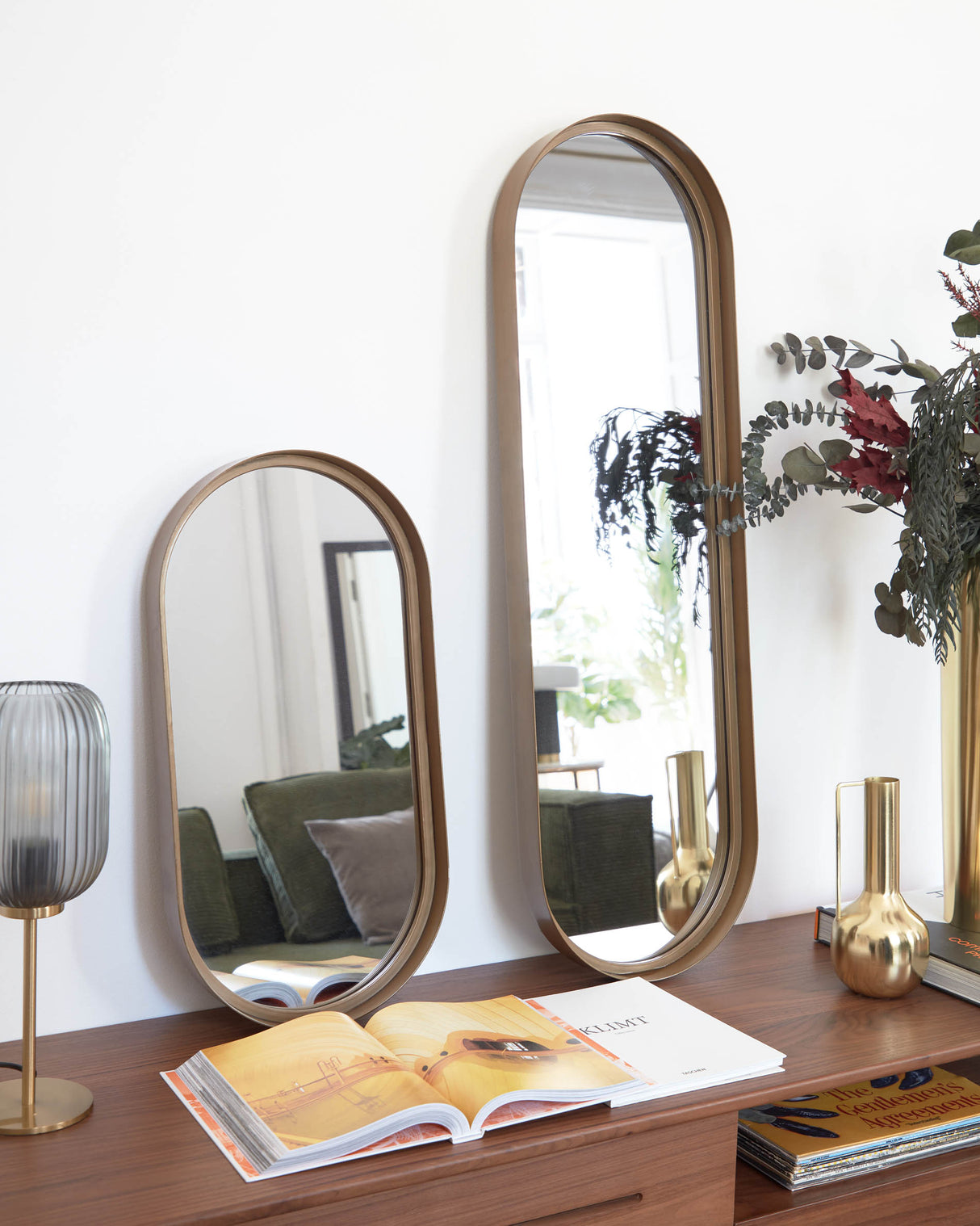 Hestia Tischlampe aus Metall mit Messing-Finish und grauem Glas - ZEN ZONE Furniture