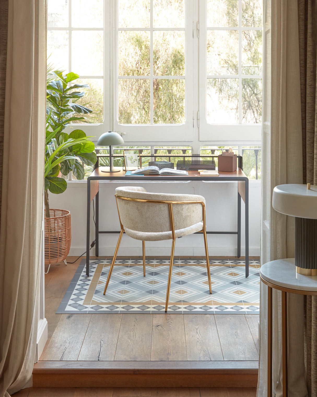 Aleyla Tischlampe aus Metall mit grüner Oberfläche - ZEN ZONE Furniture