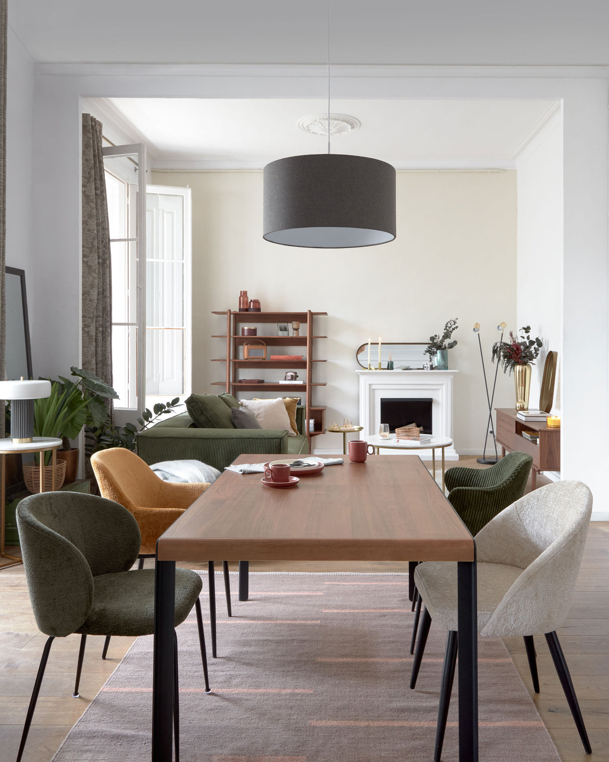 Stuhl Mael aus beigem Chenille und Stahlbeinen mit schwarzem Finish - ZEN ZONE Furniture