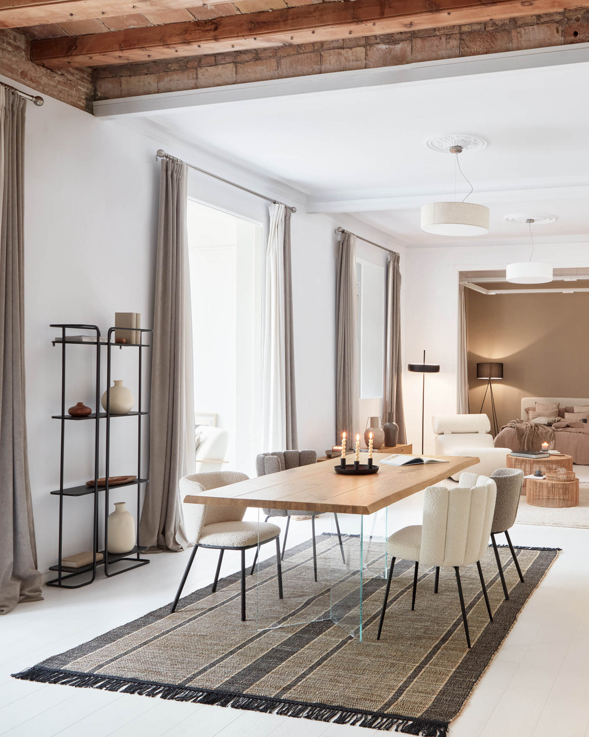 Ciselia Stuhl aus weißem Bouclé und Stahlbeinen mit schwarzem Finish, FSC Mix Credit - ZEN ZONE Furniture