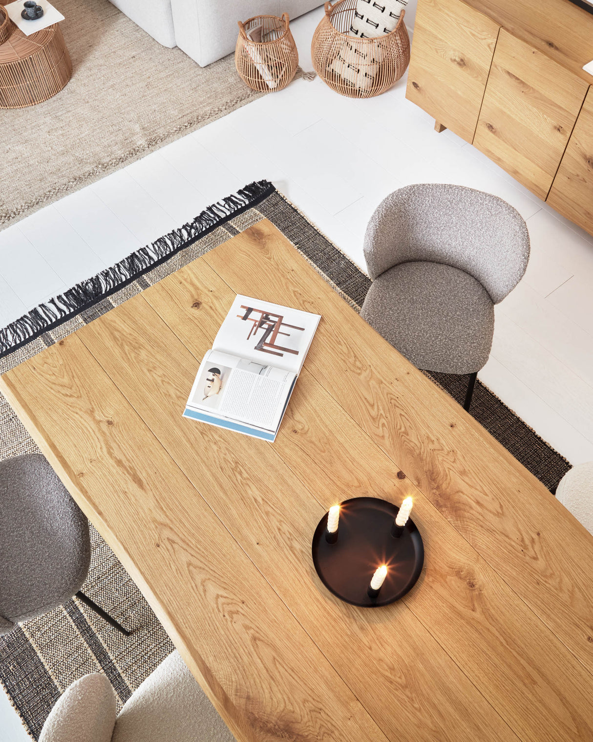 Lotty Tisch Eichenfurnier mit natürlichem Finish und Glasbeinen 220 x 100 cm - ZEN ZONE Furniture