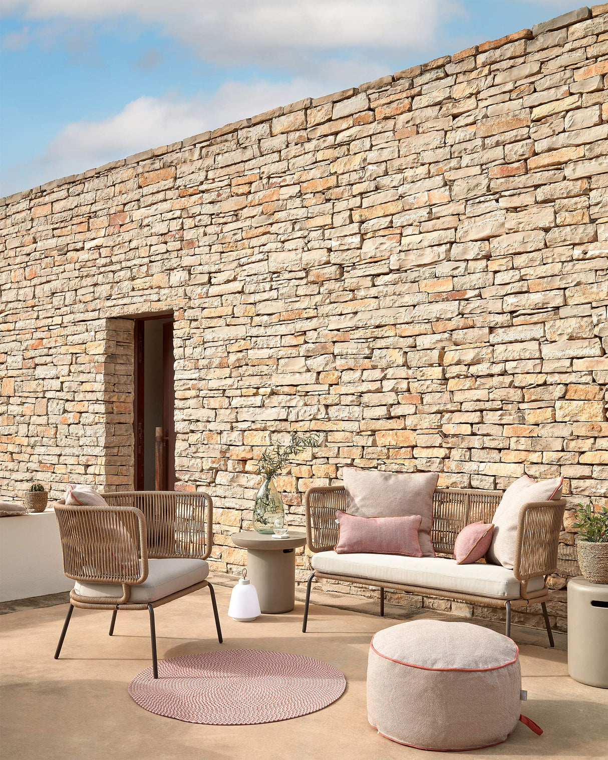 Nadin 2-Sitzer Sofa aus beigefarbenem Seil und Beinen aus verzinktem Stahl 135 cm - ZEN ZONE Furniture