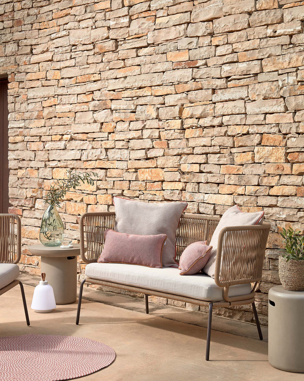 Nadin 2-Sitzer Sofa aus beigefarbenem Seil und Beinen aus verzinktem Stahl 135 cm - ZEN ZONE Furniture