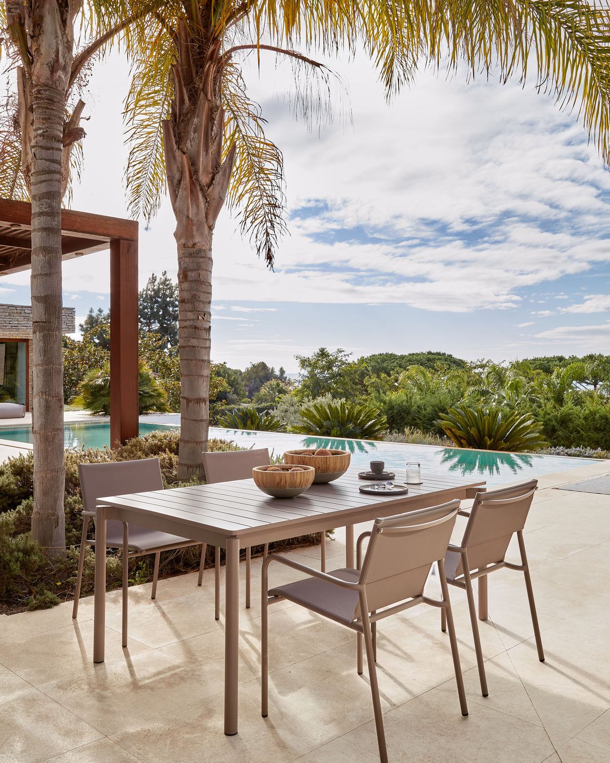 Zaltana ausziehbarer Outdoor-Tisch aus Aluminium mattbrauner 140 (200) x 90 cm - ZEN ZONE Furniture