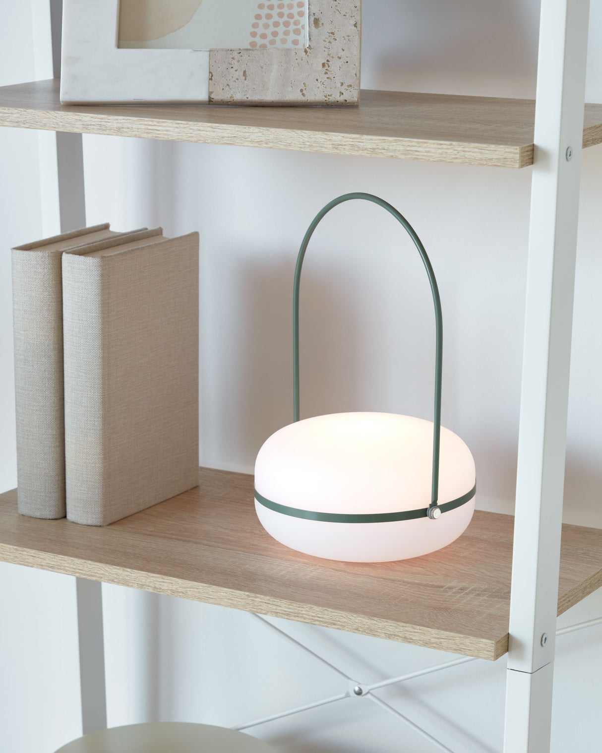 Tea Tischlampe aus Polyethylen und Metall mit grünem Finish - ZEN ZONE Furniture