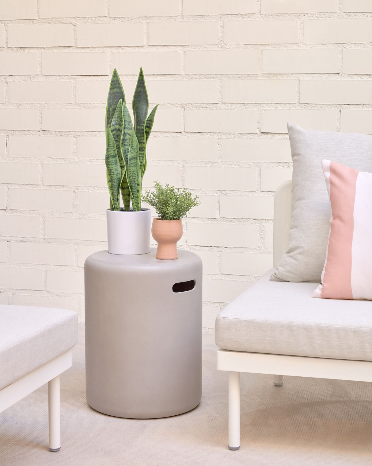 Taimi Outdoor Hocker aus Zement Ø 35 cm - ZEN ZONE Furniture