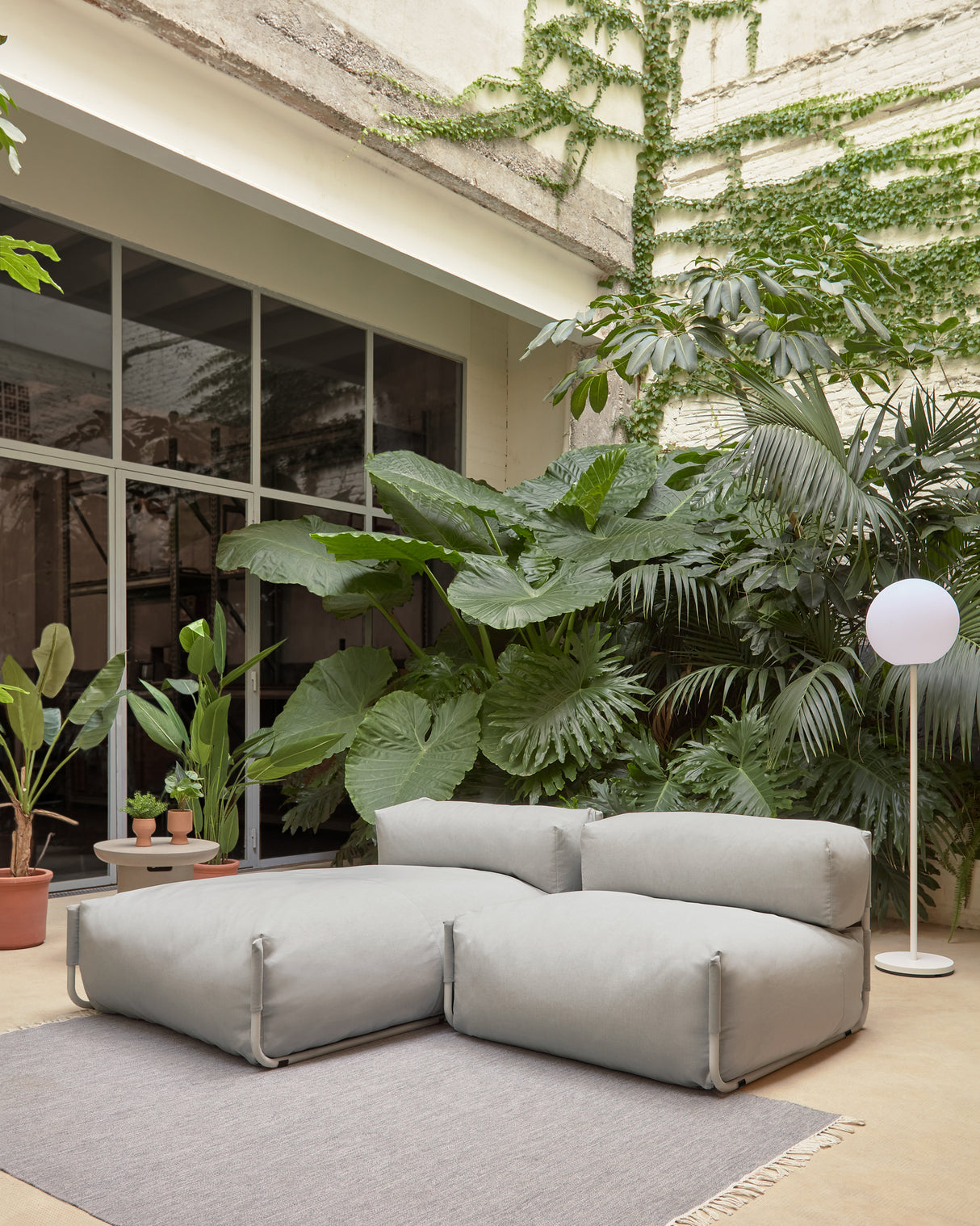 Square Puff Modularsofa Rückenlehne 100% Outdoor hellgrau und Aluminium weiß 101 x 101 cm - ZEN ZONE Furniture