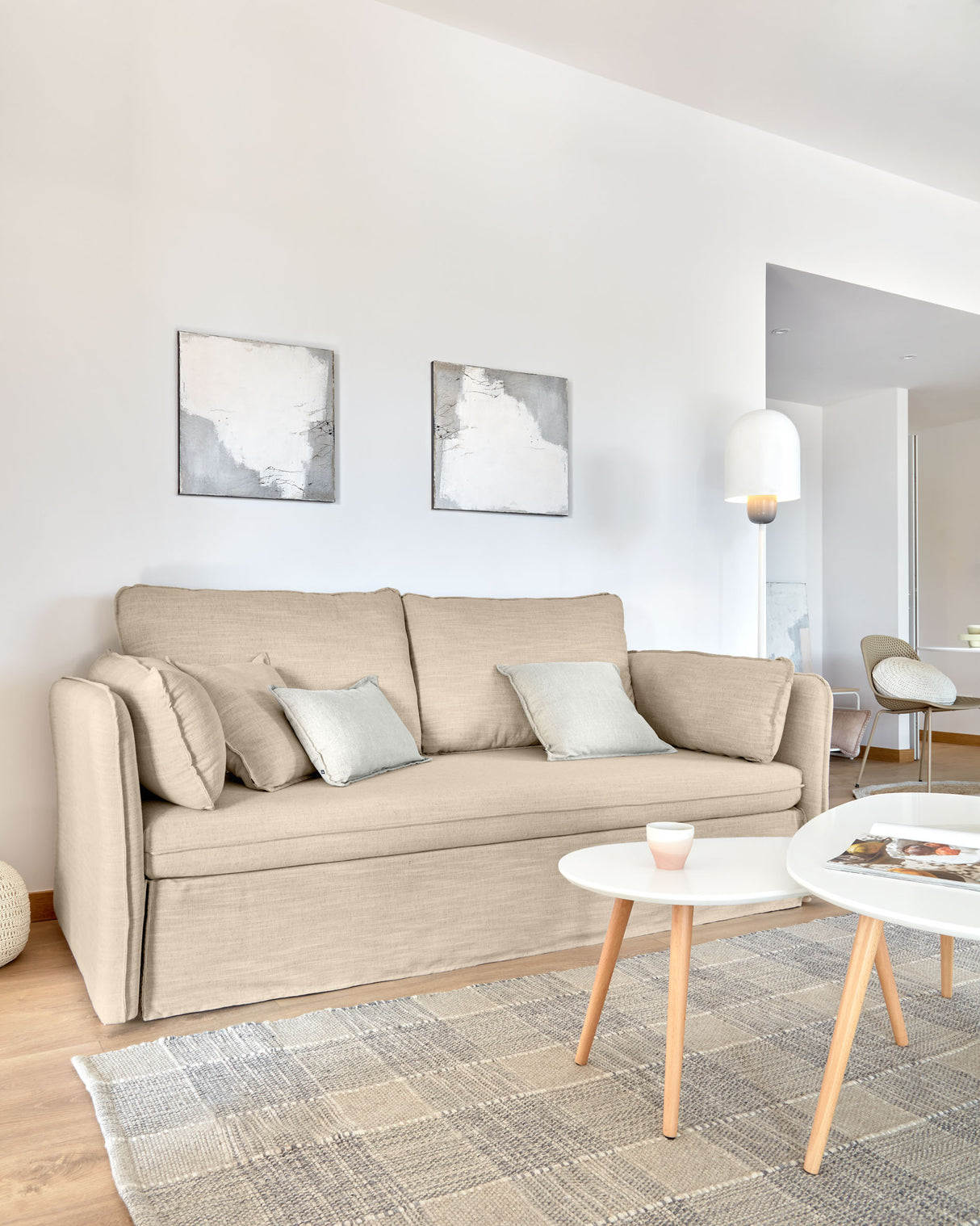 Tanit Schlafsofa beige und Beine aus massivem Buchenholz mit natürlichem Finish 210 cm - ZEN ZONE Furniture