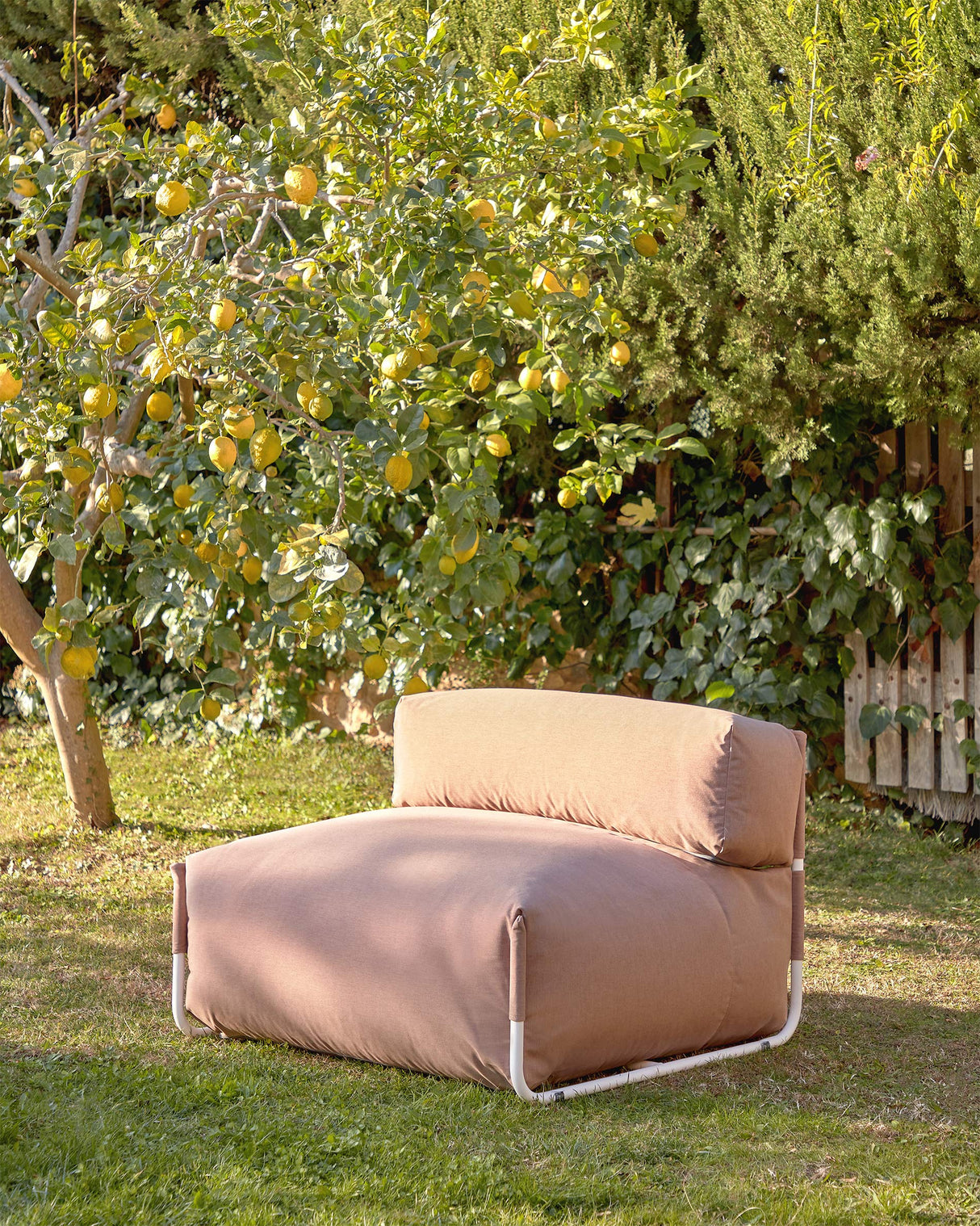 Square Puff Modularsofa mit Rückenlehne 100% Outdoor terrakotta Aluminium weiß 101 x 101cm - ZEN ZONE Furniture