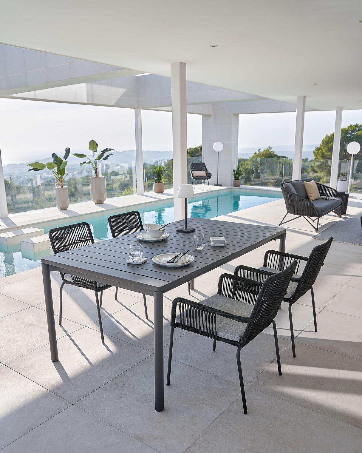 Samanta Seilstuhl schwarz und Beine aus verzinktem Stahl - ZEN ZONE Furniture