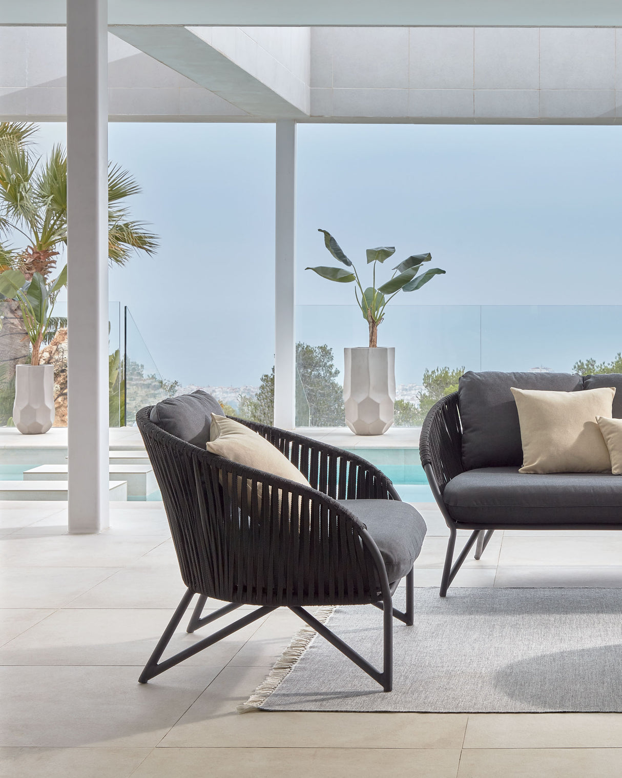 Branzie Sessel aus schwarzem Seil - ZEN ZONE Furniture