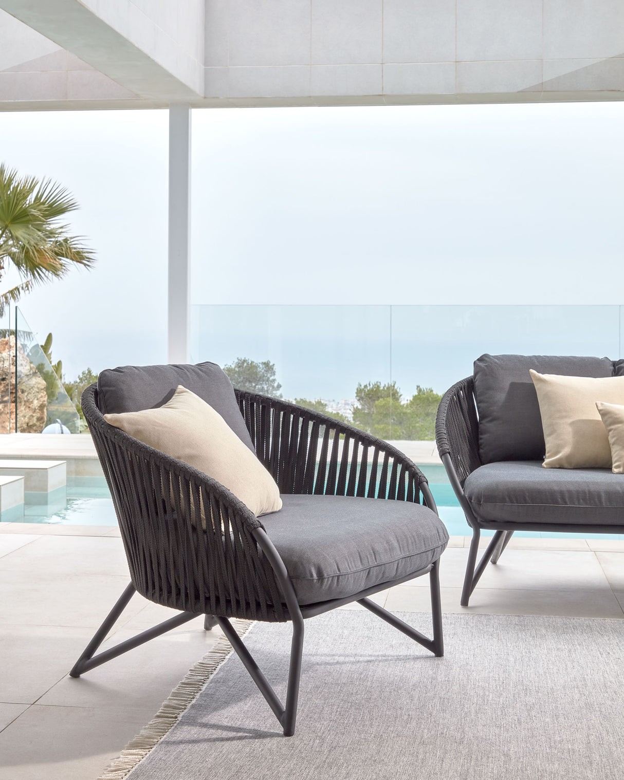 Branzie Sessel aus schwarzem Seil - ZEN ZONE Furniture