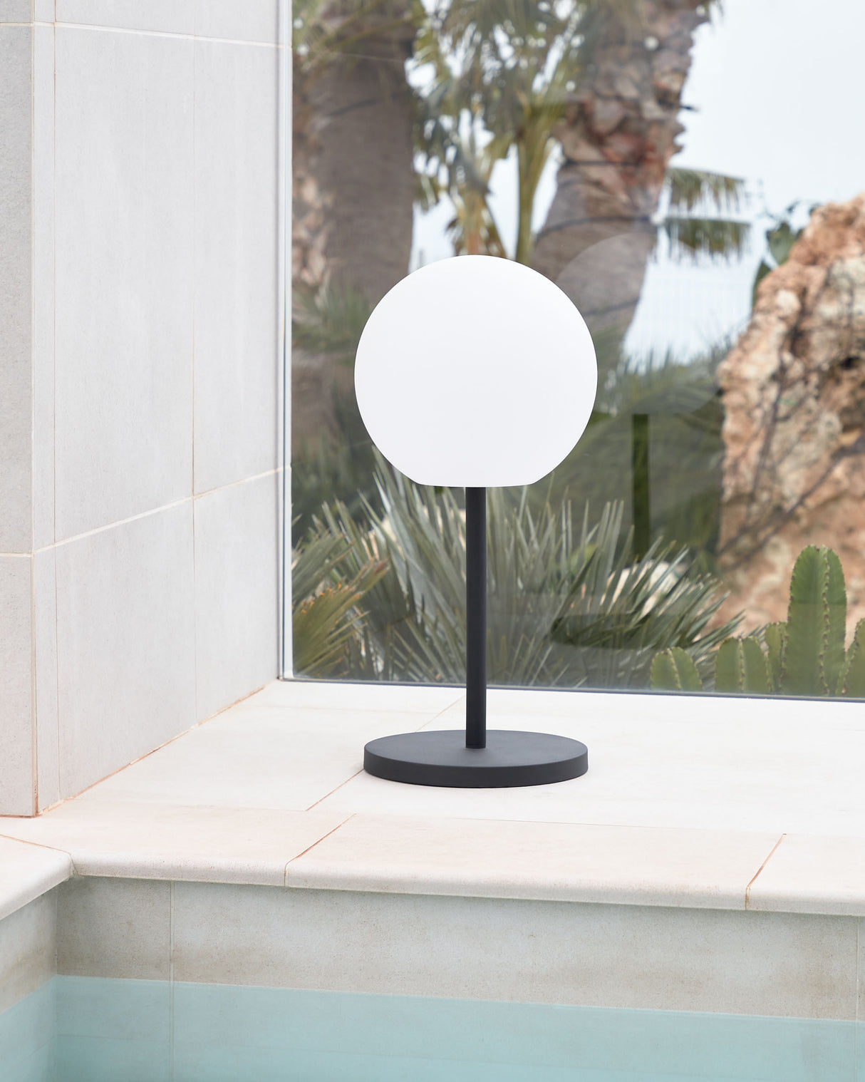 Dinesh Tischlampe aus schwarzem Stahl - ZEN ZONE Furniture