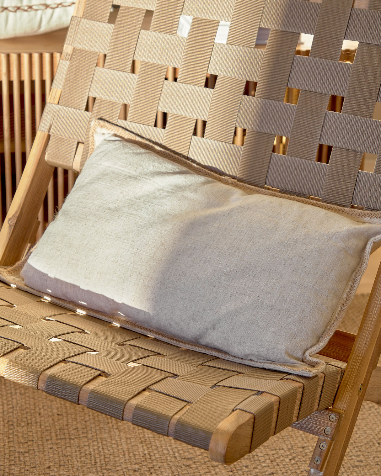 Chabeli Klappstuhl aus Akazienholz und mit beigem Seil FSC 100% - ZEN ZONE Furniture