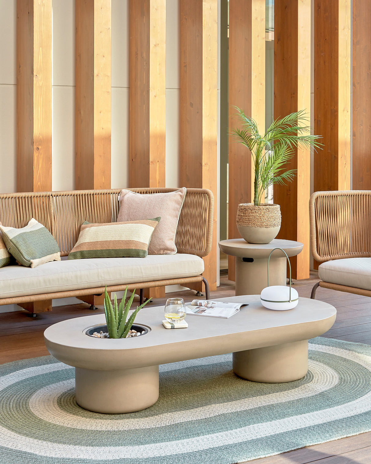 Taimi Outdoor Couchtisch aus Zement Ø 140 x 60 cm - ZEN ZONE Furniture