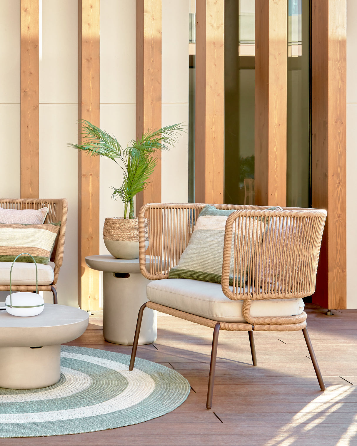 Nadin Sessel aus beigem Seil und Beinen aus verzinktem Stahl - ZEN ZONE Furniture