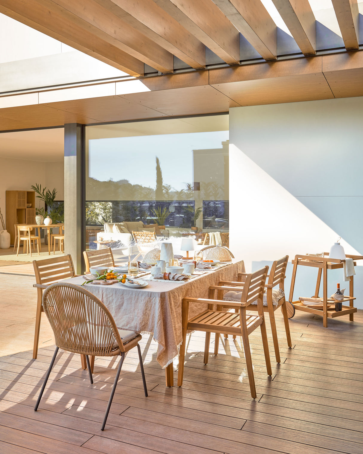 Hanzel stapelbarer Gartenstuhl aus massivem Akazienholz FSC 100% - ZEN ZONE Furniture