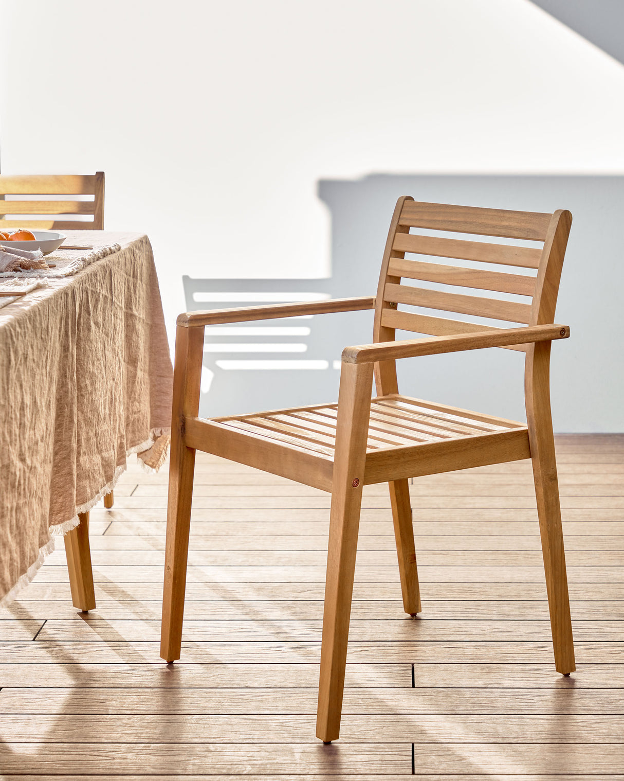 Hanzel stapelbarer Gartenstuhl aus massivem Akazienholz FSC 100% - ZEN ZONE Furniture