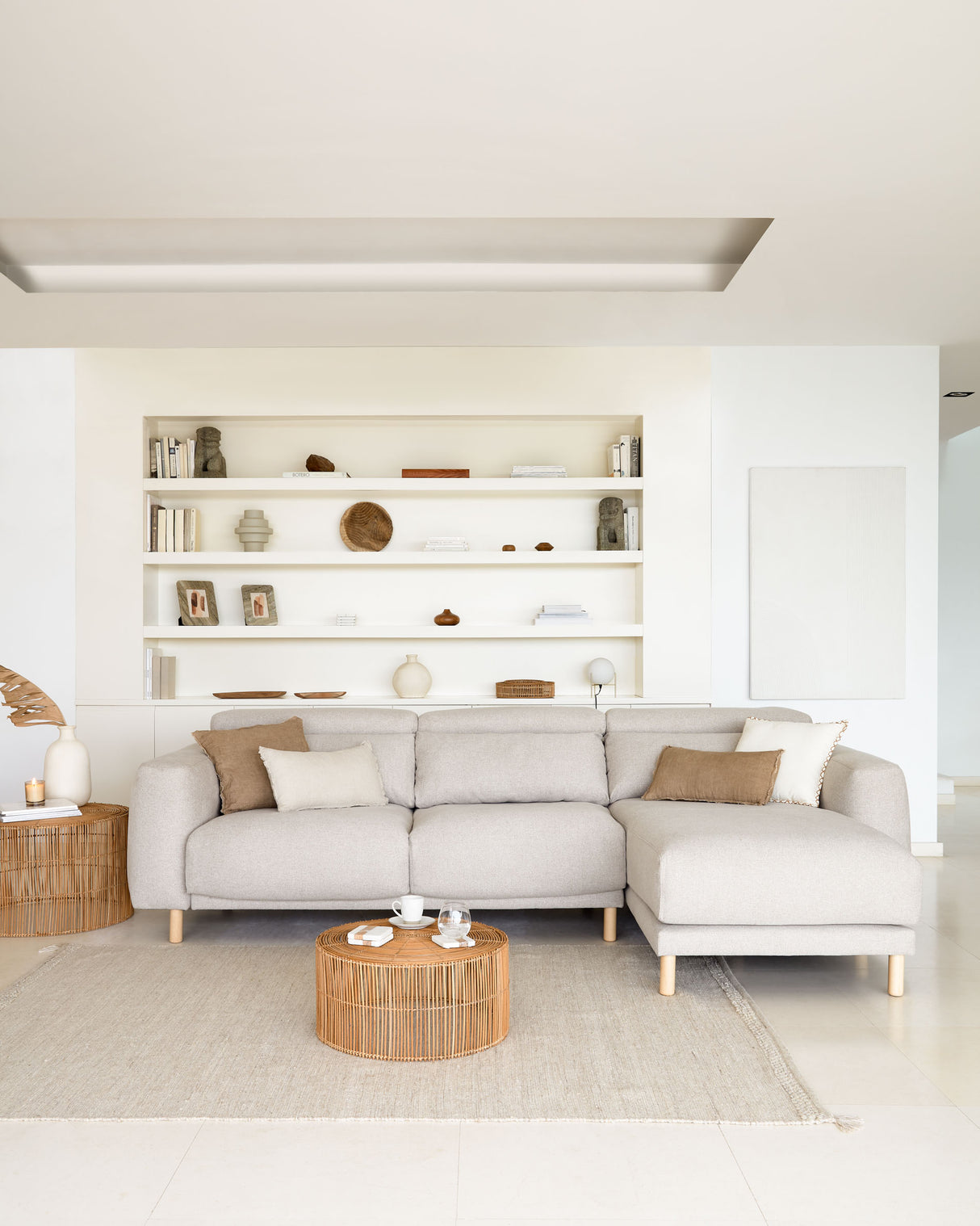 Singa 3-Sitzer Sofa mit Chaiselongue rechts, verstellbarer Kopfstütze und ausziehbarem Sitz beige 296 cm FSC Mix Credit - ZEN ZONE Furniture