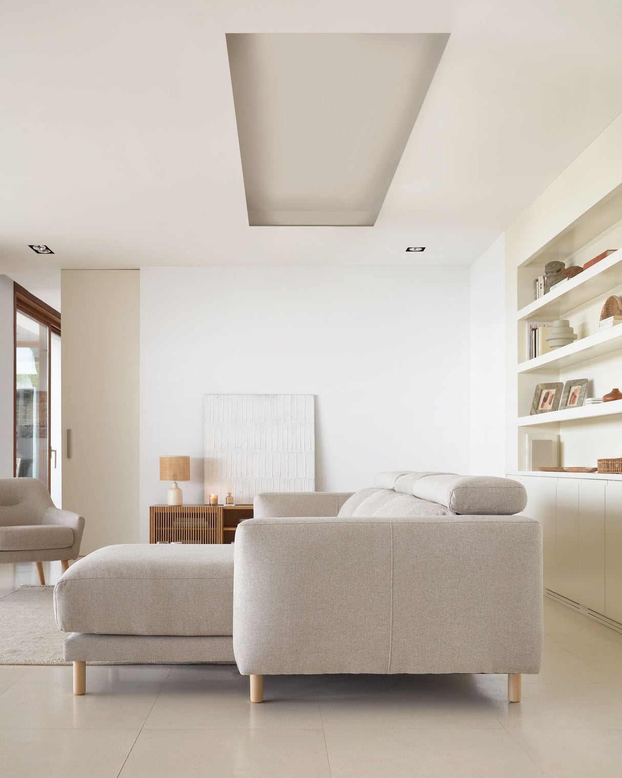 Singa 3-Sitzer Sofa mit Chaiselongue rechts, verstellbarer Kopfstütze und ausziehbarem Sitz beige 296 cm FSC Mix Credit - ZEN ZONE Furniture