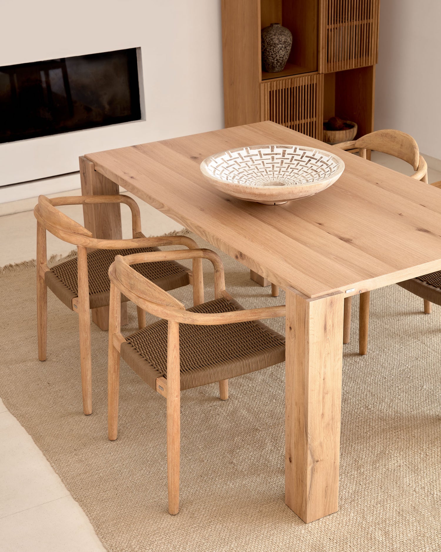 Deyanira Tisch mit Eichenfurnier und massiven Eichenbeinen 160 x 90 cm - ZEN ZONE Furniture