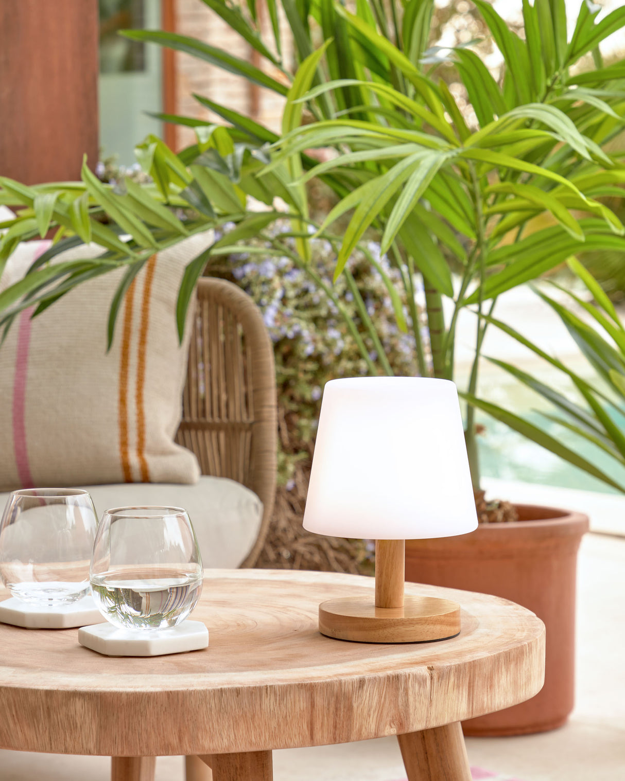 Tischlampe Ambar aus Polyethylen und Holz - ZEN ZONE Furniture