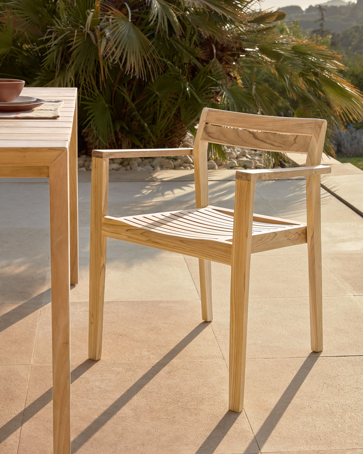 Victoire stapelbarer Gartenstuhl aus massivem Teakholz - ZEN ZONE Furniture