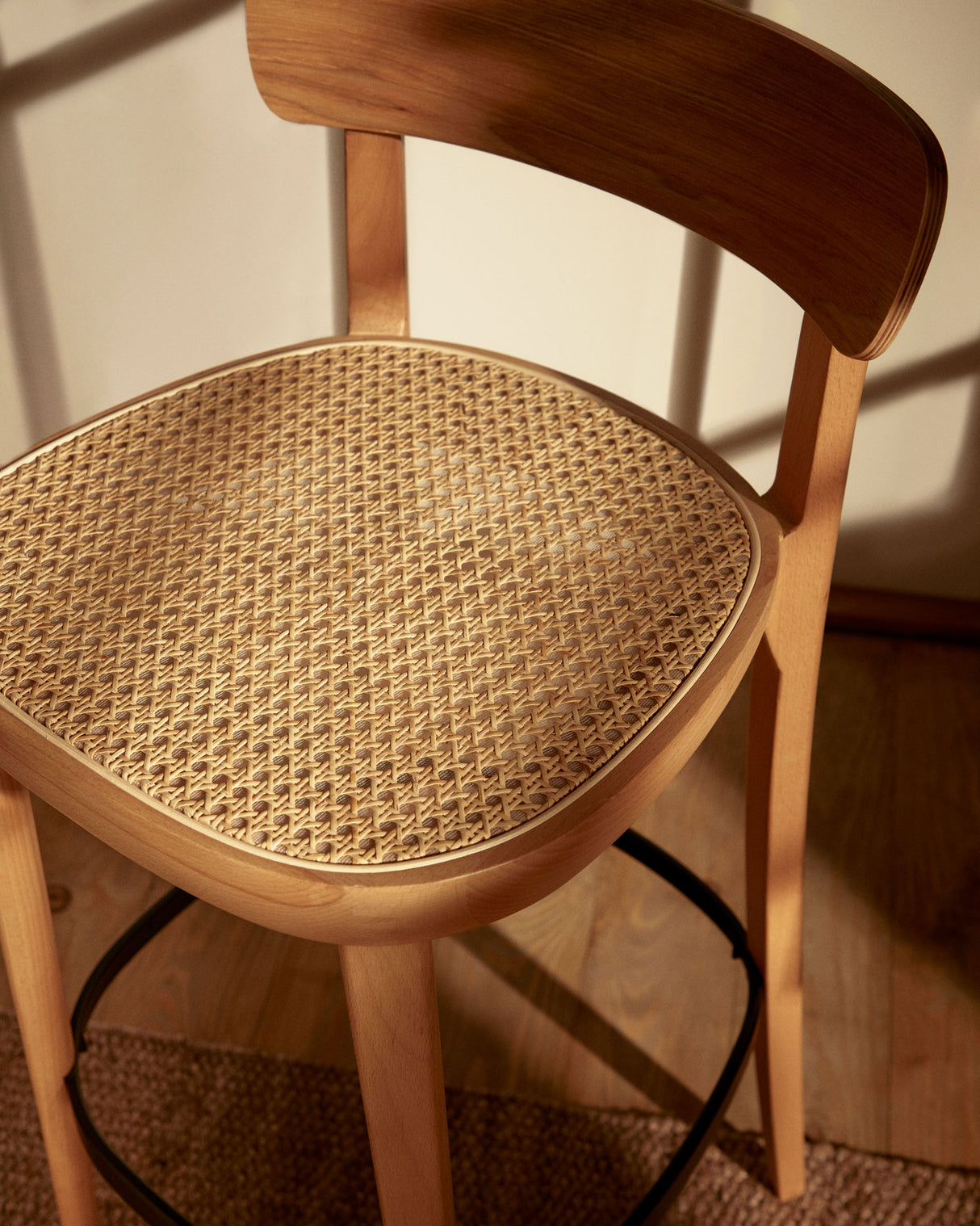 Romane Hocker aus Buchenholz mit natürlichem Finish, Eschenfurnier und Rattan Höhe 75 cm - ZEN ZONE Furniture
